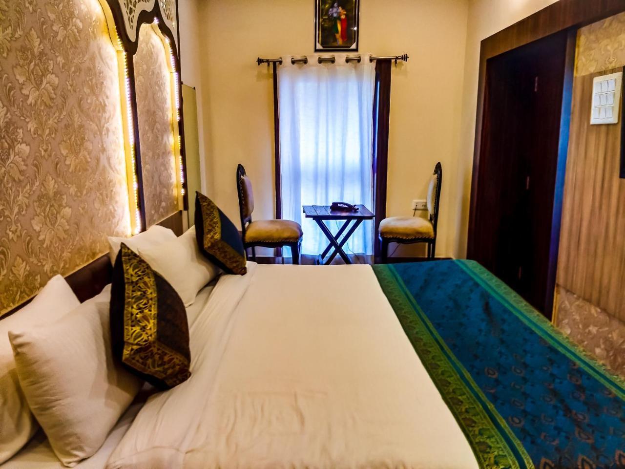 Dwivedi Hotels Sri Omkar Palace Varanasi Exterior foto