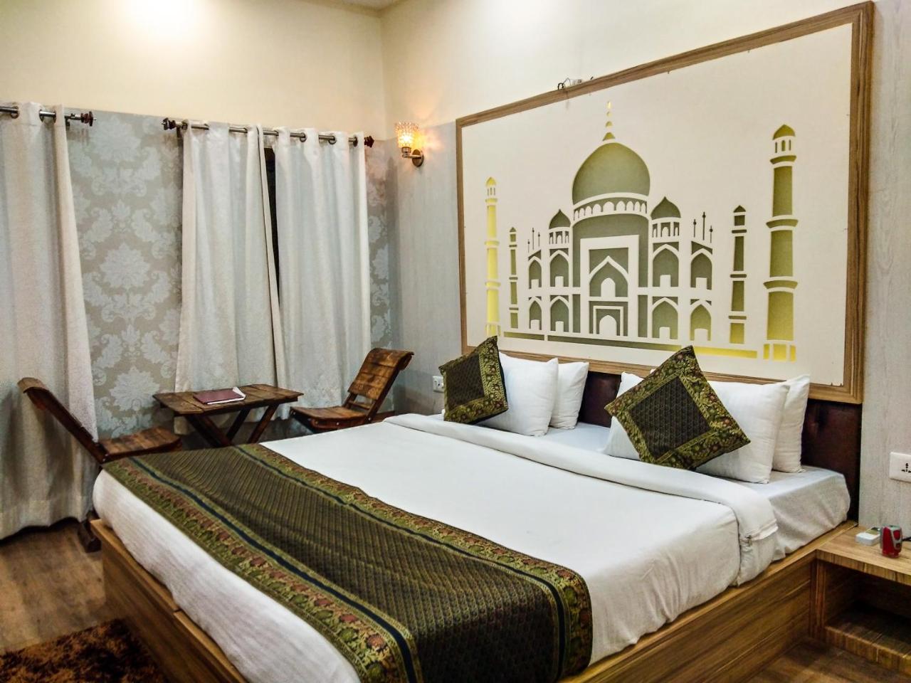 Dwivedi Hotels Sri Omkar Palace Varanasi Exterior foto